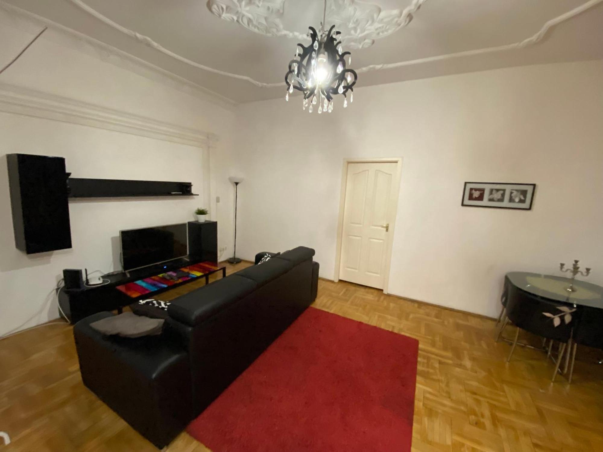 Apartment With Balcony And Ac Next To Danube ブダペスト エクステリア 写真